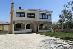 Apartment Isic, Vir