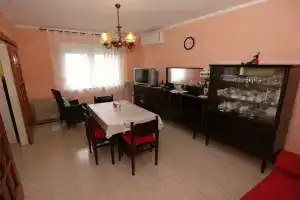 Apartment 752, Štinjan