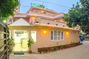 Hotel Ghar, Патан