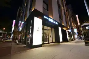 Hotel Wbf Fourstay Sapporo, Саппоро