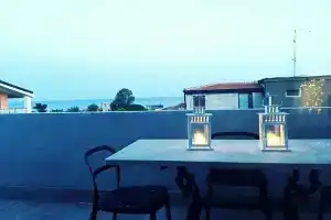 La Casa Di Teseo, Катания
