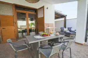 Villa Geraldina con piscina, Торре-Суда