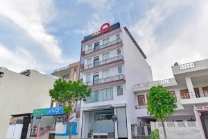 Отель «Vaccinated Staff- Collection O 40206 Govind Marg»