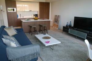 Brand New 2br Town Home with Parking, Торонто