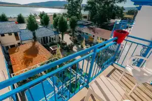 Отель «Laguna Beach Club», Душети