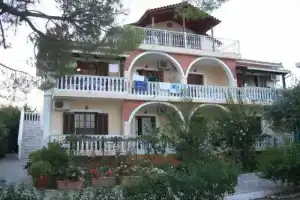 Апартаменты «Gerani», Василикос