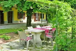 Apartment With 3 Bedrooms in Asti, With Enclosed Garden and Wifi, Асти