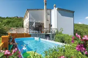 Awesome Home in Gata Zvecanje With Wifi, Outdoor Swimming Pool and 3 Bedrooms, Mimice