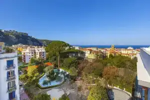 Sorrento Apartments, Сорренто