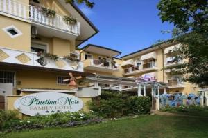 Pinetina Mare Baby Family Hotel, Червиа