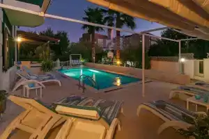 Nice Home in Split With Sauna, Wifi and 7 Bedrooms, Сплит