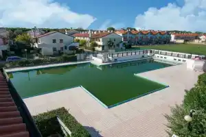 Sun Drenched Residence with Pool in Rosolina Mare, Розолина-Маре