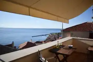 Captain'S View, Митимна