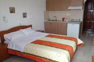 Zefyros Studios, Плакиас