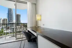 Holiday Inn Surfers Paradise, Голд-Кост
