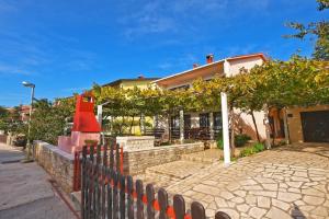 Apartments Dragica 929, Štinjan