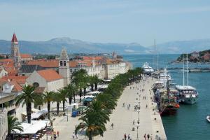 Boutique Apartment With Garden in Trogir, Трогир