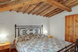 Cosy Holiday Home in Bibbona With Balcony, Heating & Views, Биббона