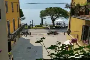 Monolocale della Piazza, Ловере
