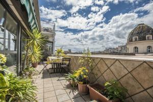 Naples Tours and Flats S. R. L., Неаполь