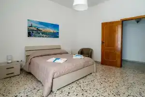 Casa Maria, Монополи