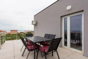 Charming Apartment in Novalja near Zrče Beach, Новаля