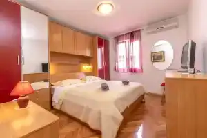 Executive Residence Ursus, Сплит