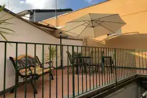 Etna Vintage Casa Vacanze, Лингваглосса