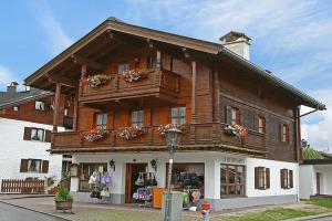 Haus Dorfstrasse, Райт-им-Винкль