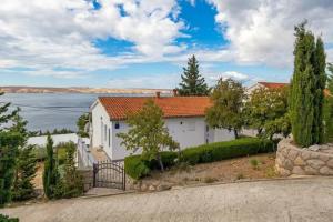 Awesome Home in Baric Draga With Wifi and 1 Bedrooms, Barić Draga