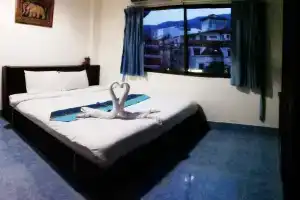 The Bird Cage Patong Guesthouse, Патонг