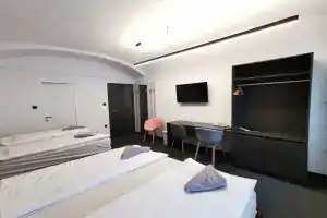 Cha Cha Rooms, Любляна