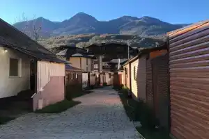 Домик эконом, Эсто-Садок