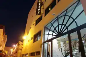 Hostal Residencia Cardona, Аресифе