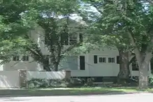 Charles Street Holiday Home, Летбридж