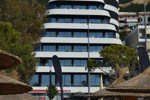 Yacht Hotel, Влера