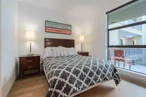 Gorgeous Hollywood Living - 2 Bedroom, Лос-Анджелес