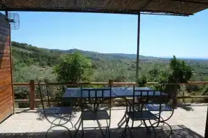 Snug Holiday Home in Castagneto Carducci near Thermal Bath, Кастаньето-Кардуччи