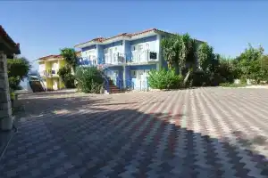 Milos Studios, Лурдата