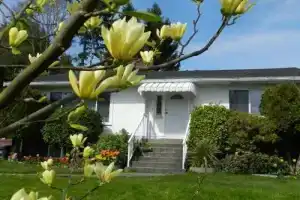 Serenity Bed And Breakfast, Бернаби