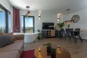 Pleasure Bol, Бол
