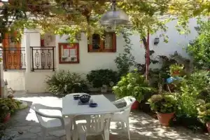 Katerina Apartments, Коккари