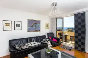 Leo Apartment, Млини