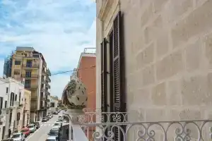 Casa Jole, Монополи
