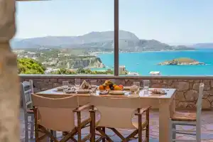 Villa Vamagia, Алмирида