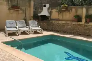 Villa Serenita, Шаара