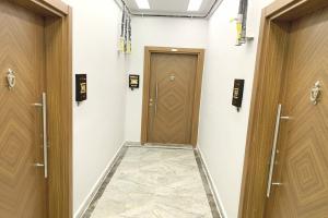 Khall Suite's, Токат