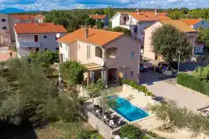 Amazing Home in Pinezici With Wifi and 4 Bedrooms, Pinezići