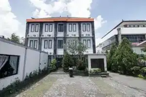 RedDoorz Plus near Ubung Terminal Denpasar, Денпасар