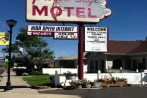 Purple Sage Motel, Пангитч